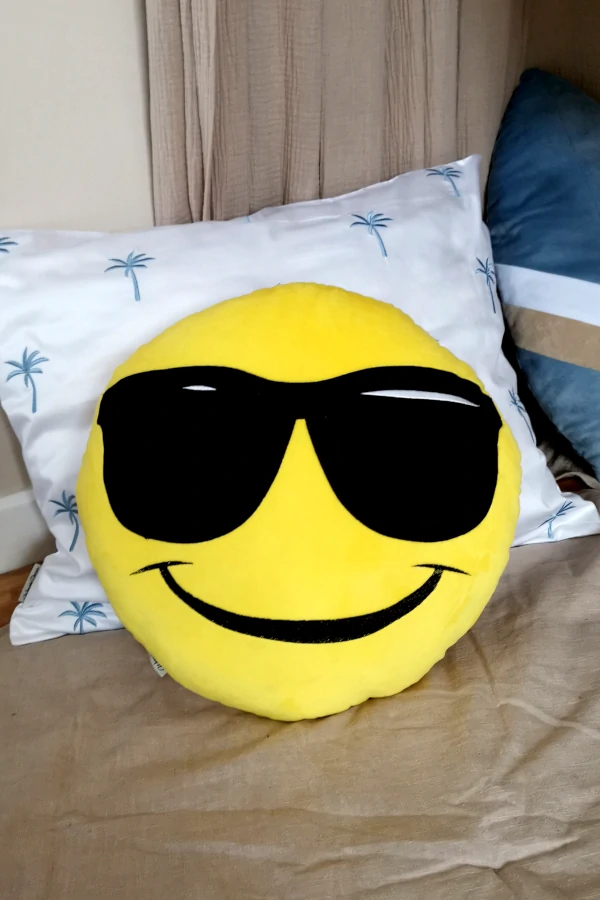 Poduszka emoji z okularami