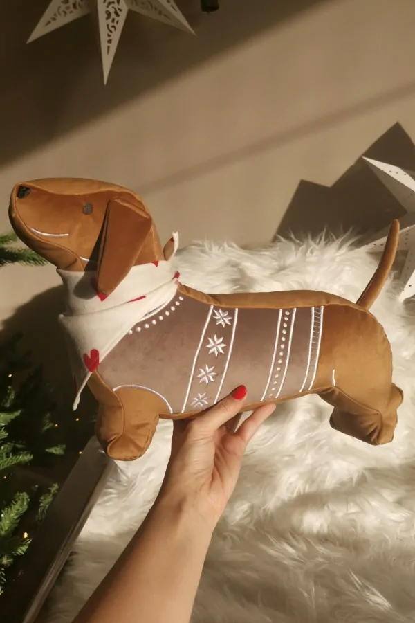 Piernikowy Jamnik – dekoracyjna poduszka świąteczna